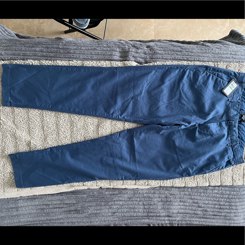 DKNY Dark Denim 34W 32L Stretch Straight Pants